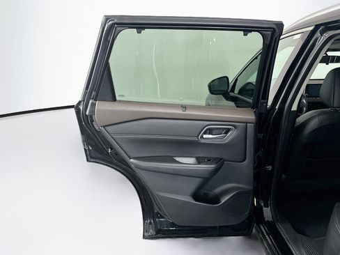 Used 2021 Nissan Rogue SV w/ Premium Package FWD image 27