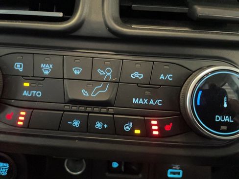 Used 2023 Ford Maverick Lariat w/ Lariat Luxury Package image 12