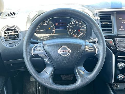 Used 2020 Nissan Pathfinder S FWD image 11