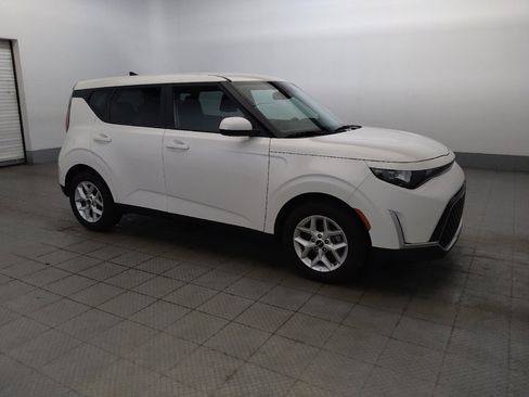 Used 2025 Kia Soul LX w/ LX Technology Package FWD image 11