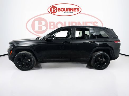 Used 2024 Jeep Grand Cherokee Limited w/ Black Appearance Package AWD/4WD image 8