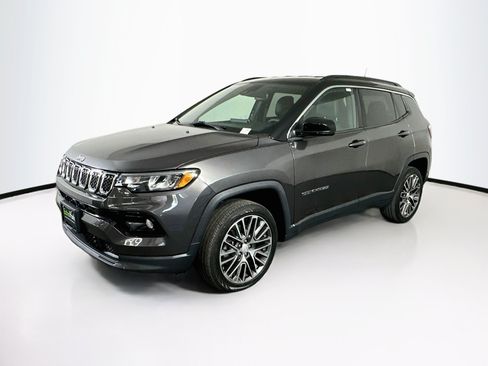 Used 2023 Jeep Compass Limited w/ Elite Group AWD/4WD image 3