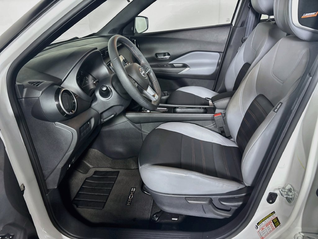 Used 2024 Nissan Kicks SR w/ SR Premium Package FWD image 11