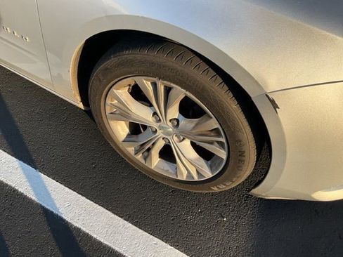 Used 2014 Chevrolet Impala LT w/ Convenience Package image 2