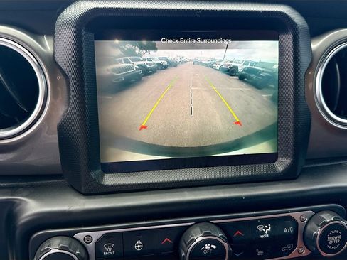 Used 2022 Jeep Wrangler Unlimited Sahara w/ Cold Weather Group AWD/4WD image 15