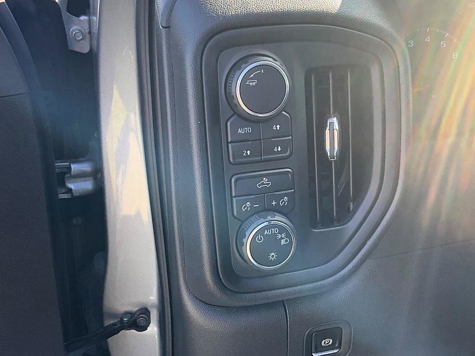 Used 2025 Chevrolet Silverado 1500 Custom Trail Boss w/ LPO, Dark Essentials Package AWD/4WD image 21