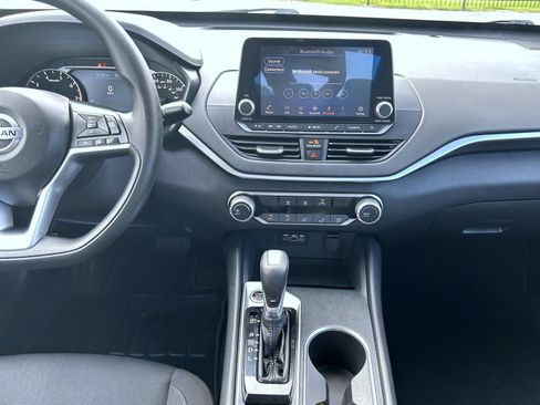 Used 2022 Nissan Altima 2.5 SV FWD image 12