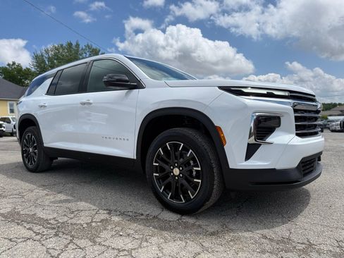 New 2026 Chevrolet Traverse LT w/ Sun and Wheel Package AWD/4WD image 11