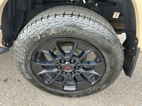 Used 2017 Toyota Tacoma SR5 w/ Tow Package image 11