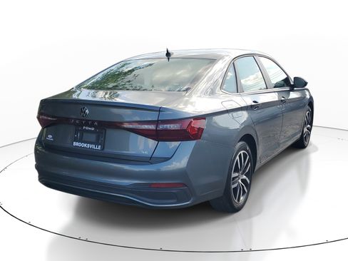 Used 2025 Volkswagen Jetta SE FWD image 6