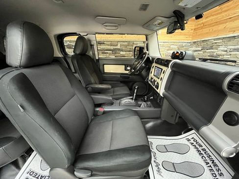 Used 2009 Toyota FJ Cruiser 4WD image 38