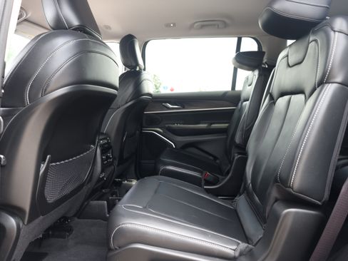 Used 2022 Jeep Grand Cherokee L Limited AWD/4WD image 13