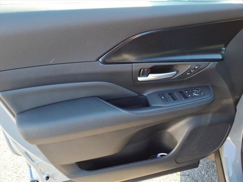 New 2026 Toyota Grand Highlander Hybrid MAX Platinum image 9