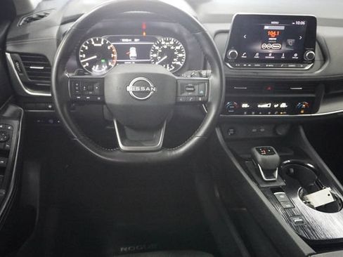 Used 2025 Nissan Rogue SV FWD image 9