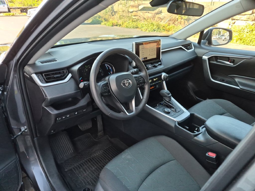Used 2025 Toyota RAV4 XLE w/ Convenience Package AWD/4WD image 17