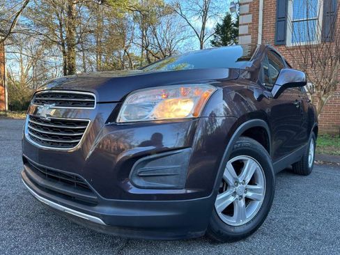 Used 2016 Chevrolet Trax LT w/ LT Convenience Package FWD image 2