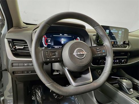 Used 2023 Nissan Rogue Platinum w/ Platinum Premium Package image 12