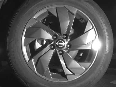 Used 2025 Nissan Rogue SV FWD image 12