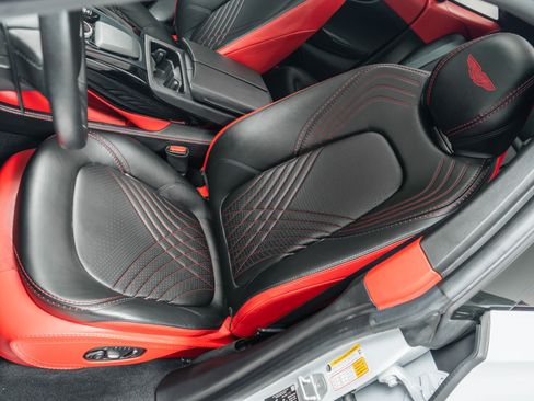 Used 2021 Aston Martin DBX AWD/4WD image 26