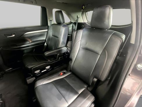 Used 2019 Toyota Highlander XLE AWD/4WD image 19