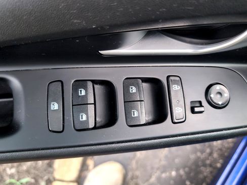 Used 2023 Hyundai Elantra Limited w/ Winter Weather Package image 18