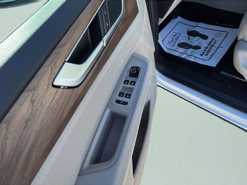 New 2026 Volkswagen Atlas SE image 10