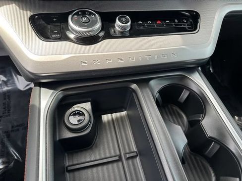 Used 2025 Ford Expedition Max Active AWD/4WD image 26