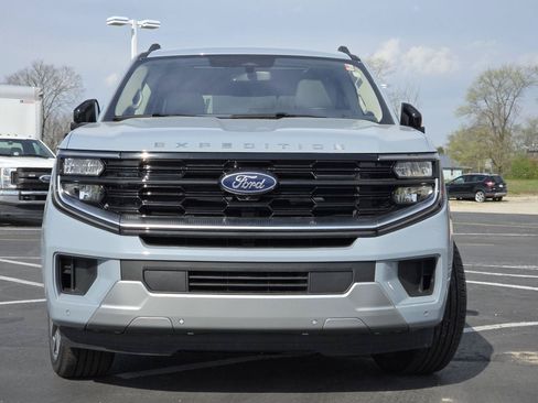 Used 2025 Ford Expedition Platinum w/ Platinum Ultimate Package AWD/4WD image 16