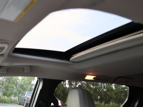 Used 2025 Toyota Sienna XLE FWD image 34