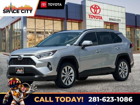 Used 2021 Toyota RAV4 XLE Premium FWD image 1