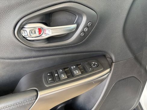 Used 2020 Jeep Cherokee Limited image 15