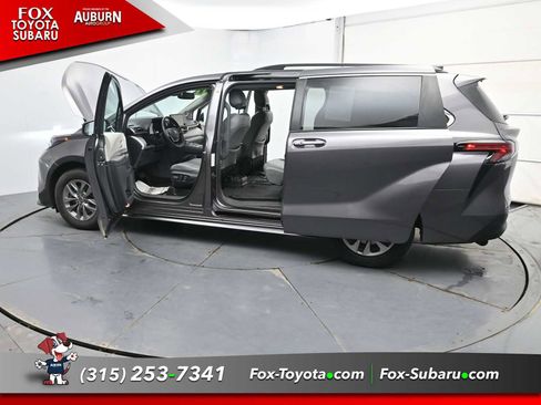 Used 2022 Toyota Sienna XLE w/ XLE Plus Package image 38