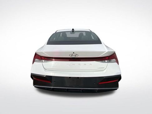 Used 2024 Hyundai Elantra Limited image 8