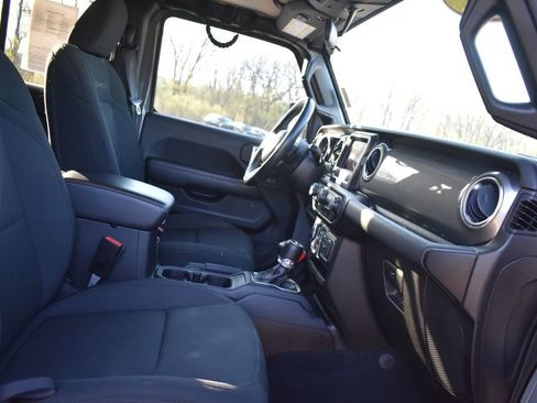 Used 2021 Jeep Wrangler Unlimited Sahara AWD/4WD image 15