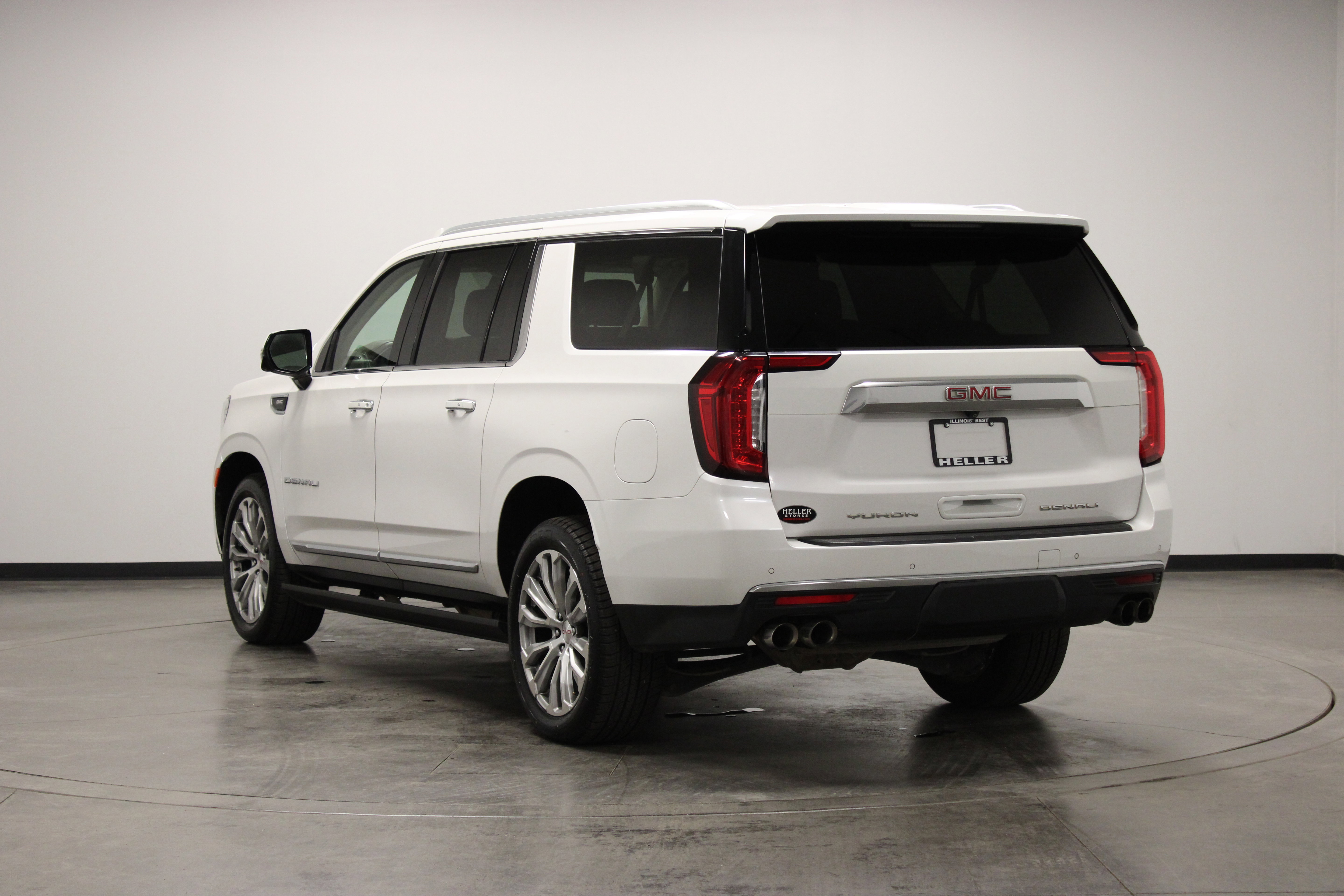 Used 2023 GMC Yukon XL Denali AWD/4WD image 6