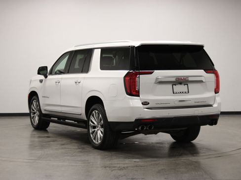 Used 2023 GMC Yukon XL Denali AWD/4WD image 6