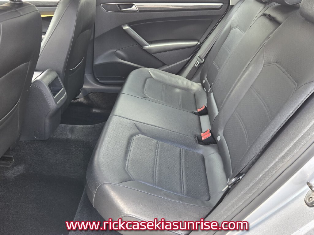 Used 2018 Volkswagen Passat 2.0T SE FWD image 11