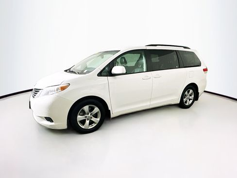 Used 2012 Toyota Sienna LE w/ Towing Pkg image 4