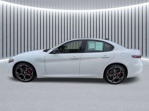 Used 2024 Alfa Romeo Giulia Veloce AWD/4WD image 17