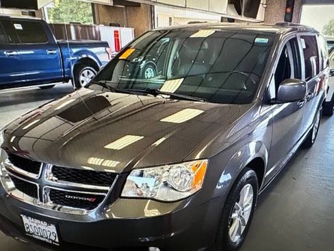 Used 2019 Dodge Grand Caravan SXT FWD image 1