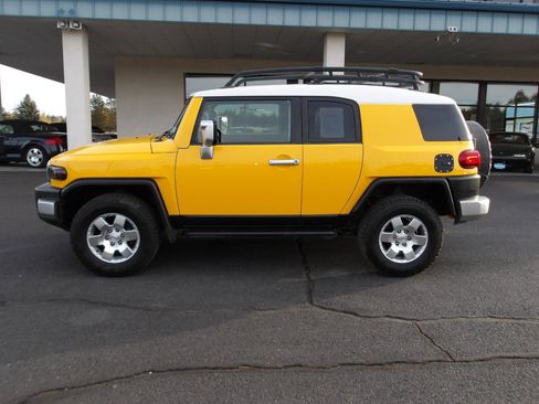 Used 2007 Toyota FJ Cruiser 4WD image 2