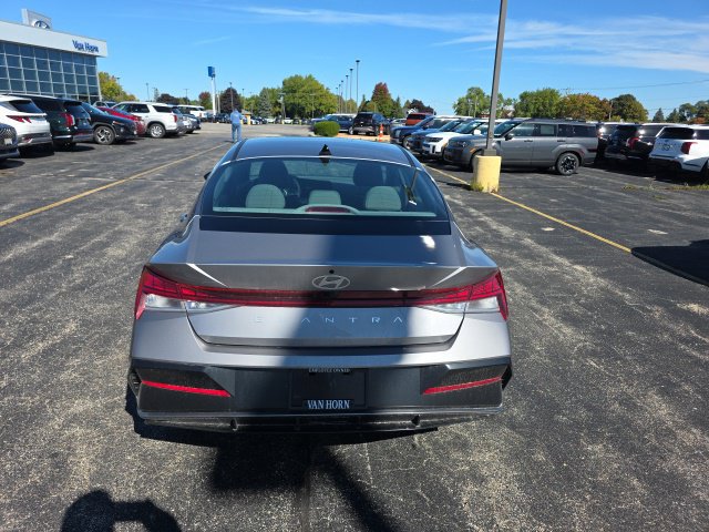 Certified 2025 Hyundai Elantra SEL w/ Cargo Package FWD image 3