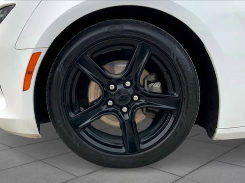 Used 2018 Chevrolet Camaro LT RWD image 10