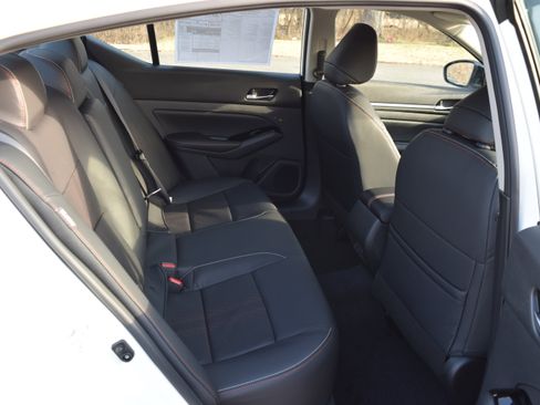Used 2024 Nissan Altima 2.5 SR w/ SR Premium Package AWD/4WD image 11