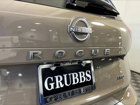 Used 2025 Nissan Rogue SV AWD/4WD image 41