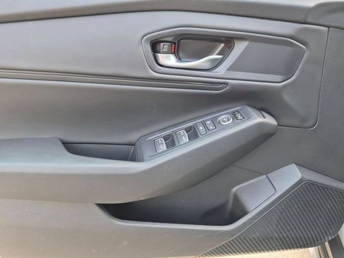 Used 2025 Honda Accord SE image 11