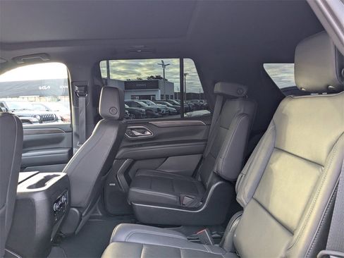 Used 2023 Chevrolet Tahoe Z71 w/ Luxury Package image 14