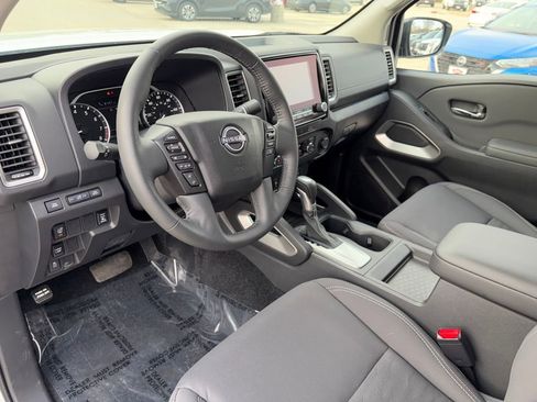 Used 2024 Nissan Frontier SV w/ SV Convenience Package image 8