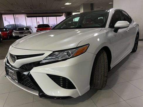 Used 2020 Toyota Camry XSE image 3