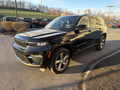 Used 2025 Jeep Grand Cherokee Limited w/ Luxury Tech Group II image 8